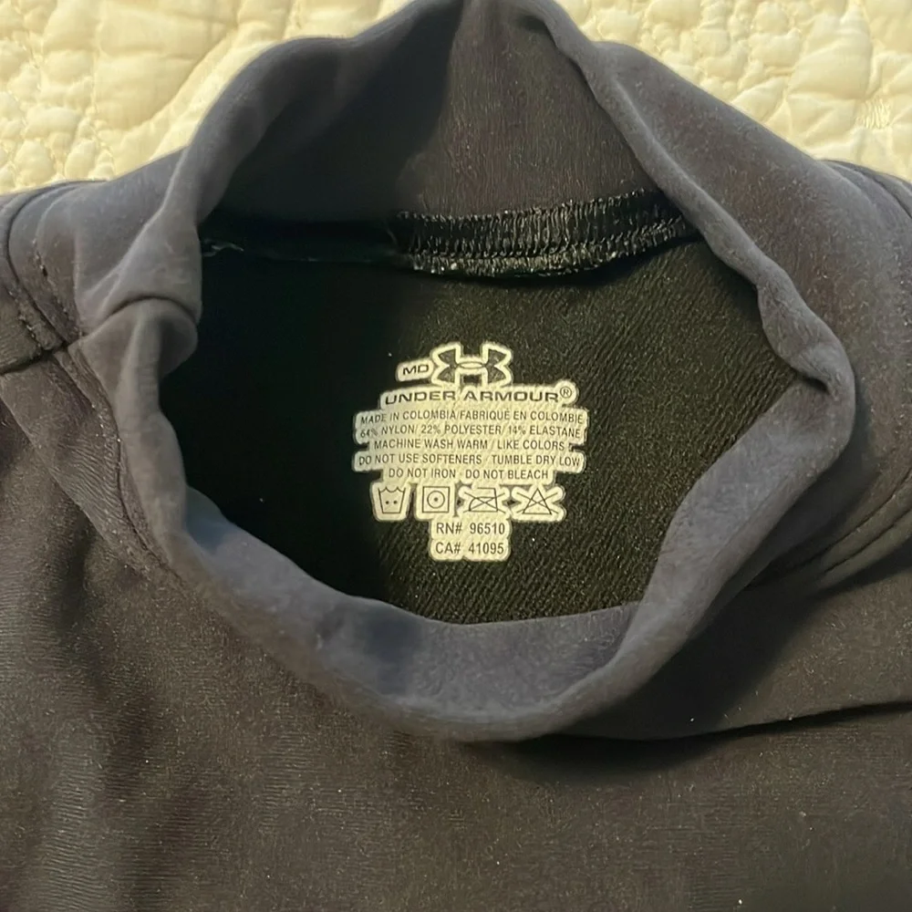 Under armour‎ Black mock turtleneck longsleeve compression shirt kids -medium